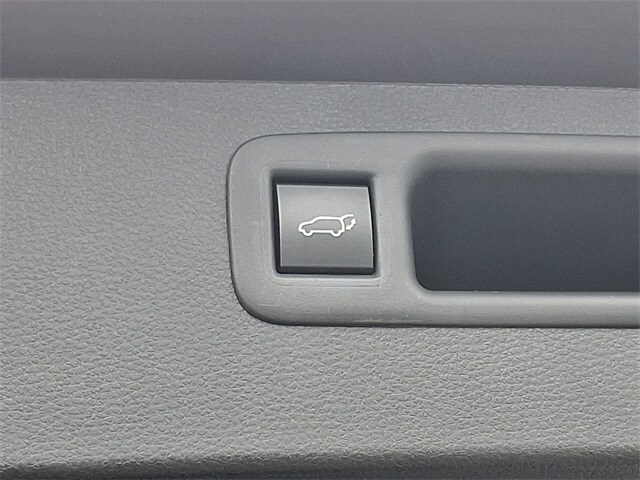 Thumbnail: 2023 Toyota Highlander - 30