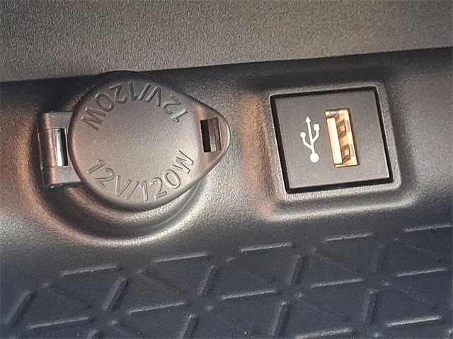 Thumbnail: 2025 Toyota RAV4 - 21