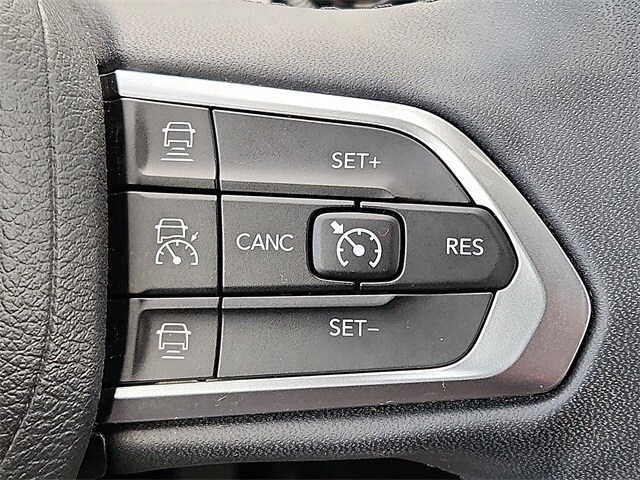 Thumbnail: 2023 Jeep Compass - 18