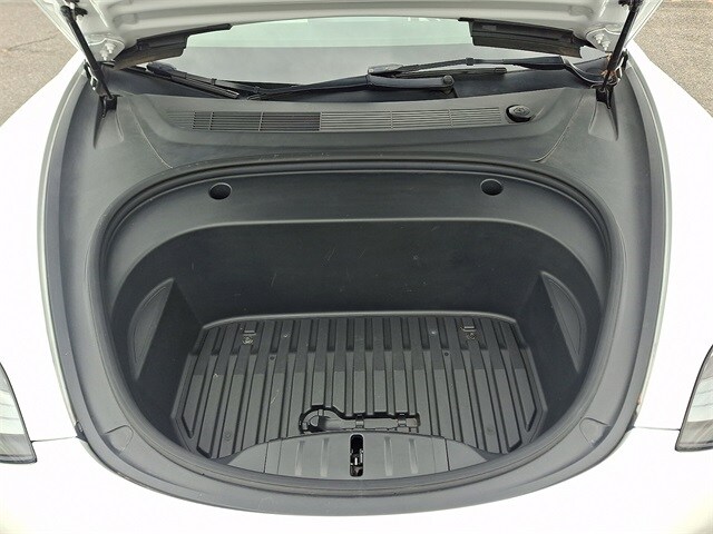 Thumbnail: 2022 Tesla Model 3 - 29