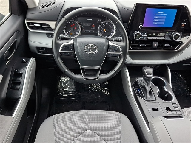 Thumbnail: 2023 Toyota Highlander - 12