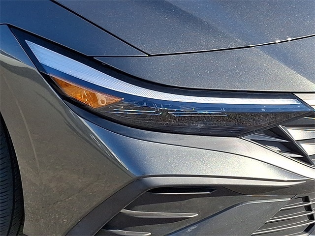 Thumbnail: 2024 Hyundai Elantra - 4