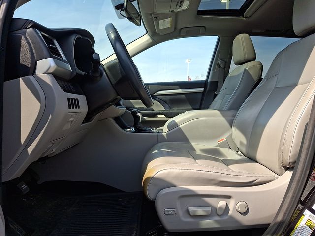 Thumbnail: 2016 Toyota Highlander - 14