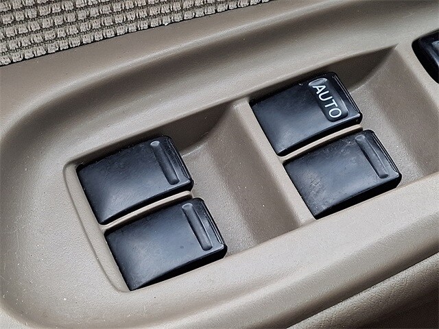 Thumbnail: 2005 Nissan Sentra - 23