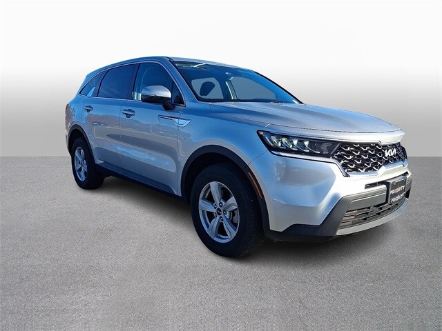 2022 Kia Sorento LX photo 3