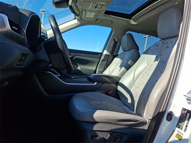 Thumbnail: 2023 Toyota Highlander - 14