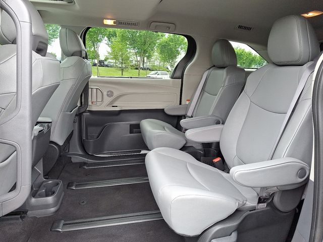 Thumbnail: 2024 Toyota Sienna - 10