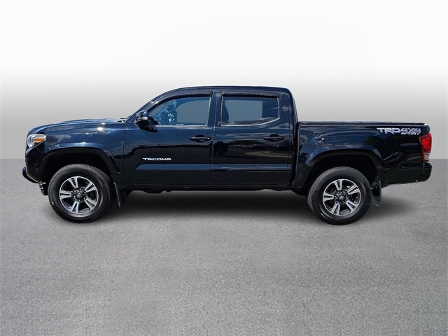 Thumbnail: 2016 Toyota Tacoma - 7