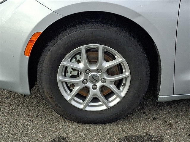 Thumbnail: 2023 Chrysler Voyager - 8