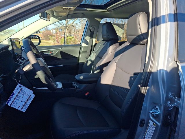 Thumbnail: 2025 Toyota RAV4 - 12