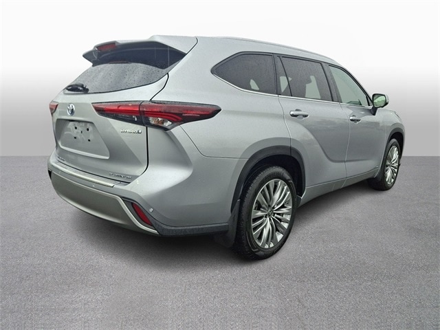 Thumbnail: 2024 Toyota Highlander - 4