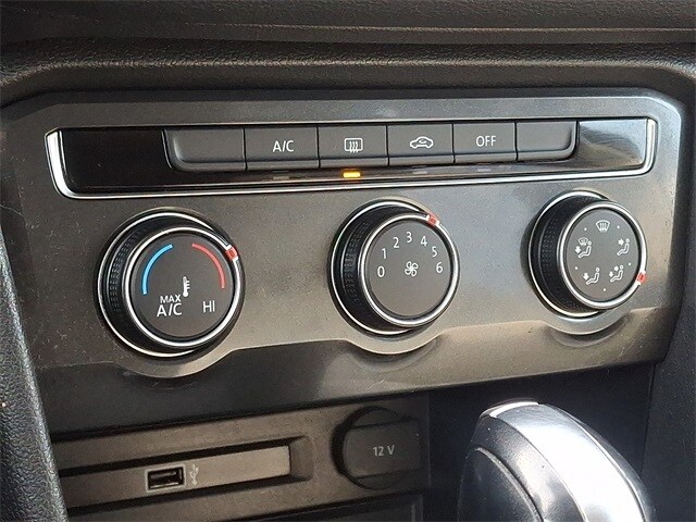 Thumbnail: 2018 Volkswagen Tiguan - 15