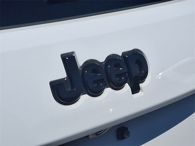 Thumbnail: 2022 Jeep Grand Cherokee - 10