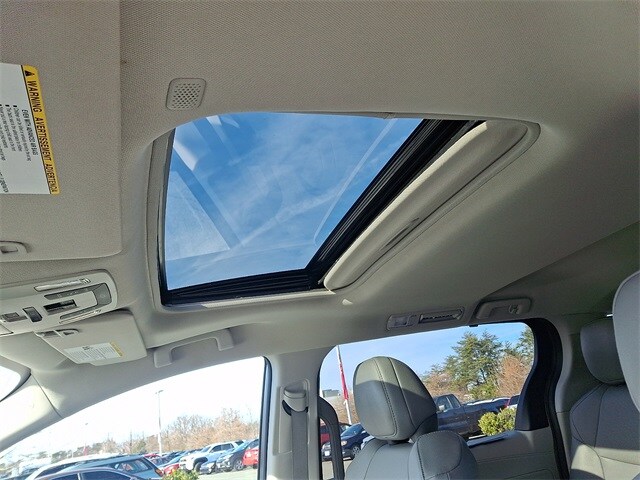 Thumbnail: 2023 Toyota Sienna - 15