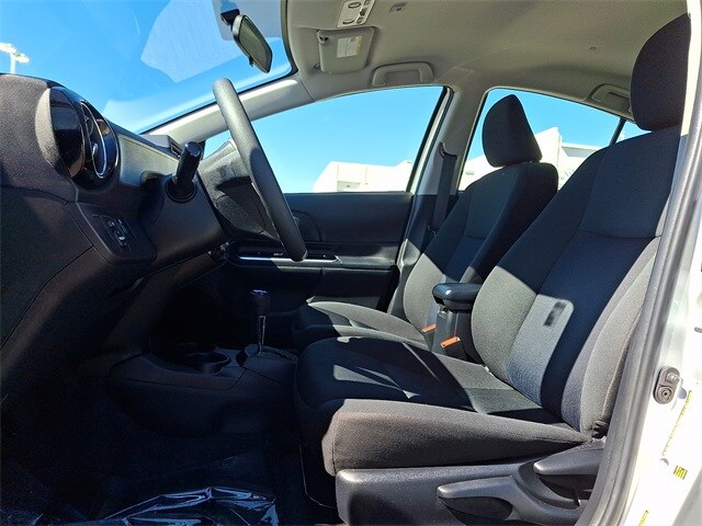 Thumbnail: 2016 Toyota Prius c - 13