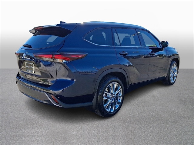 Thumbnail: 2026 Toyota Highlander - 4