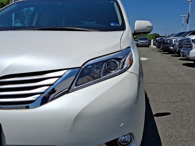 Thumbnail: 2017 Toyota Sienna - 8