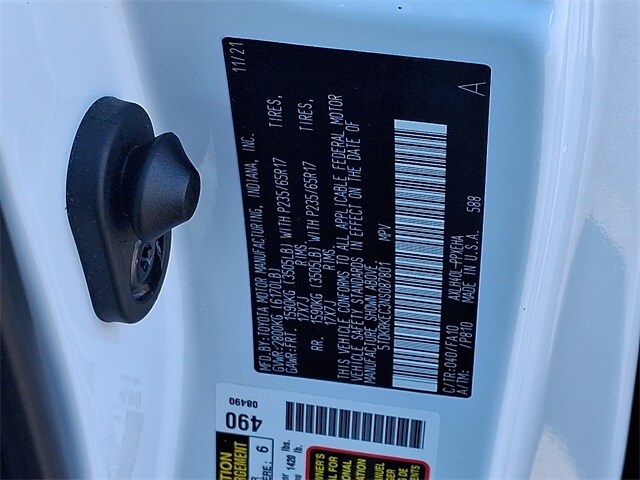 Thumbnail: 2022 Toyota Sienna - 28