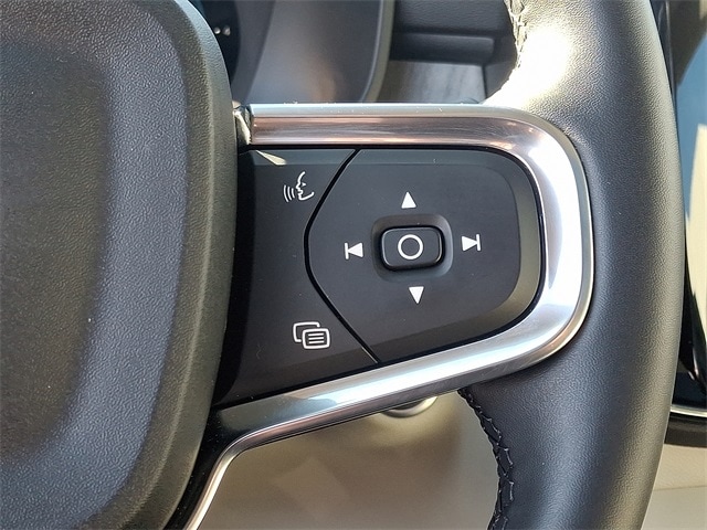 Thumbnail: 2024 Volvo XC40 - 18