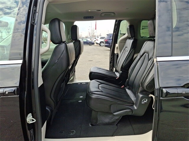 Thumbnail: 2024 Chrysler Pacifica - 10