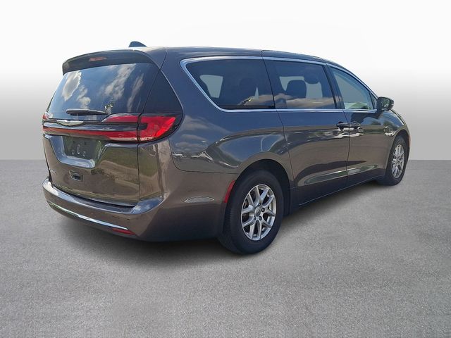 Thumbnail: 2023 Chrysler Pacifica - 4
