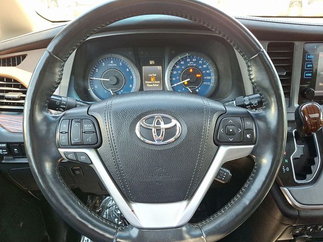 Thumbnail: 2017 Toyota Sienna - 21