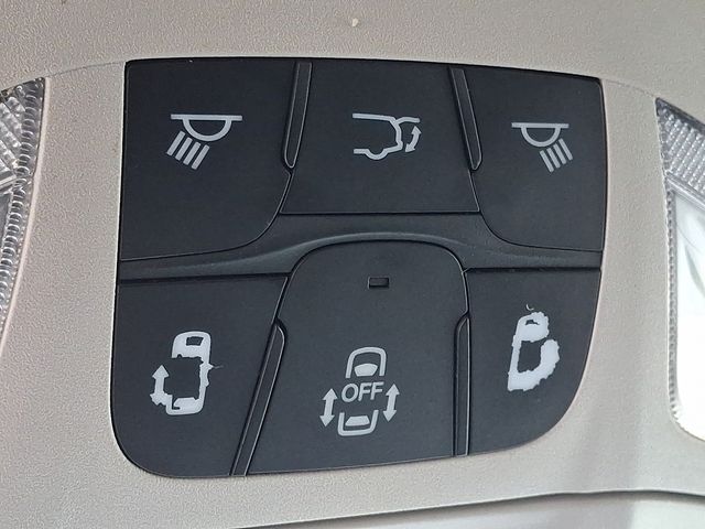 Thumbnail: 2023 Chrysler Voyager - 29