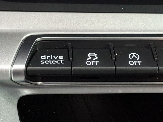 Thumbnail: 2024 Audi Q3 - 24