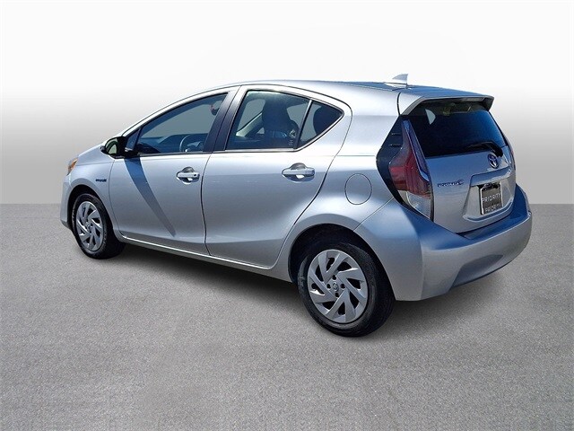 Thumbnail: 2016 Toyota Prius c - 6