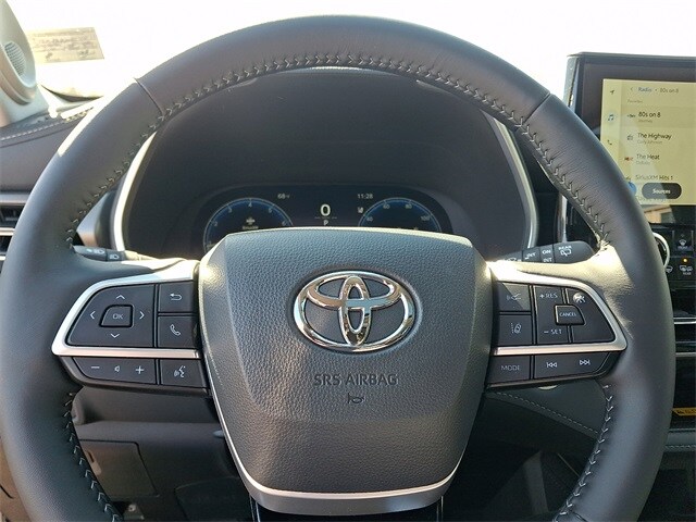 Thumbnail: 2026 Toyota Highlander - 21