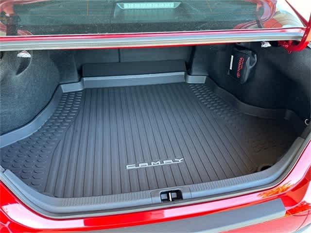 2025 Toyota Camry SE 8