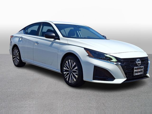 Thumbnail: 2025 Nissan Altima - 3