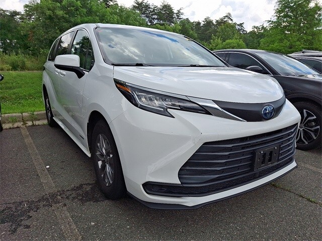 2021 Toyota Sienna LE 3