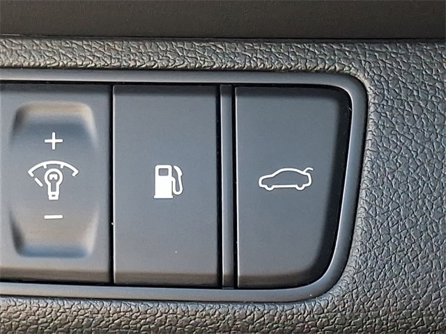 Thumbnail: 2022 Genesis G70 - 28