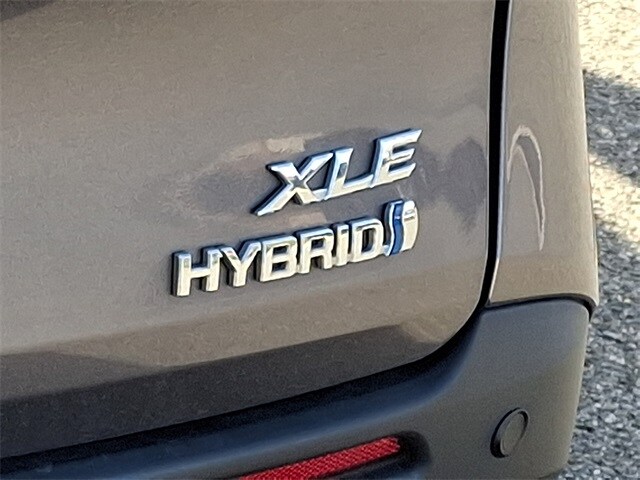 Thumbnail: 2023 Toyota Sienna - 32