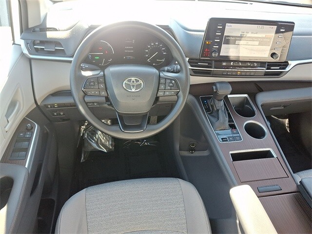 Thumbnail: 2022 Toyota Sienna - 12