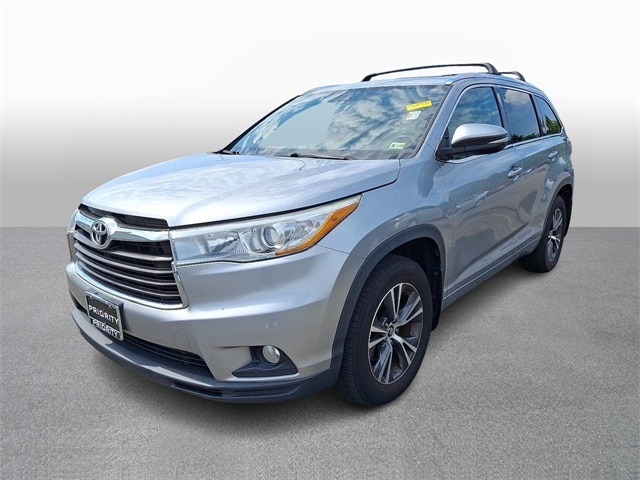 2016 Toyota Highlander XLE Hero Image