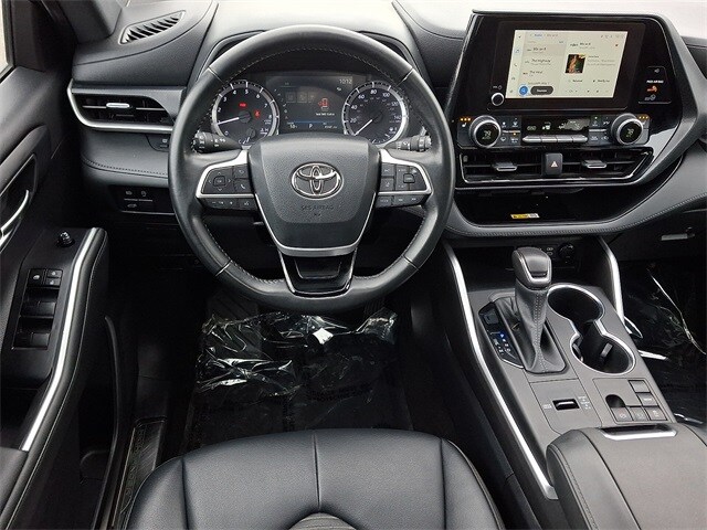 Thumbnail: 2023 Toyota Highlander - 12