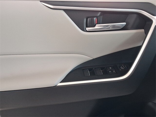 Thumbnail: 2025 Toyota RAV4 - 10