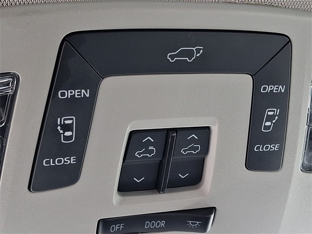 Thumbnail: 2024 Toyota Sienna - 29