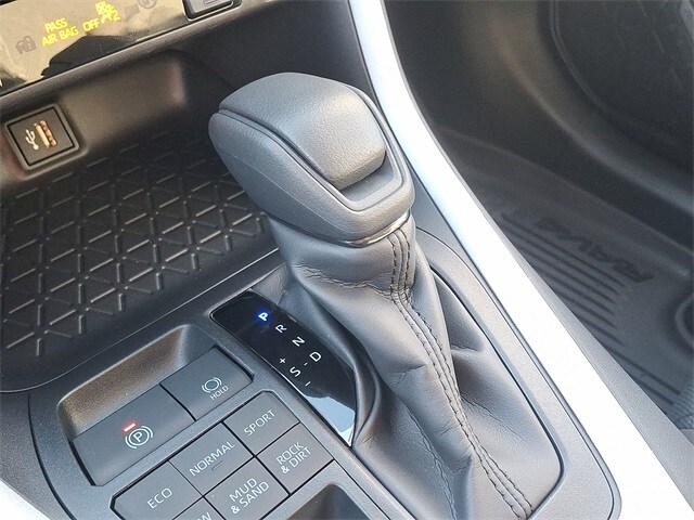 Thumbnail: 2025 Toyota RAV4 - 15