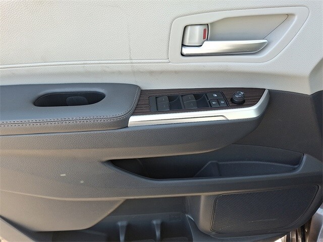 Thumbnail: 2023 Toyota Sienna - 13