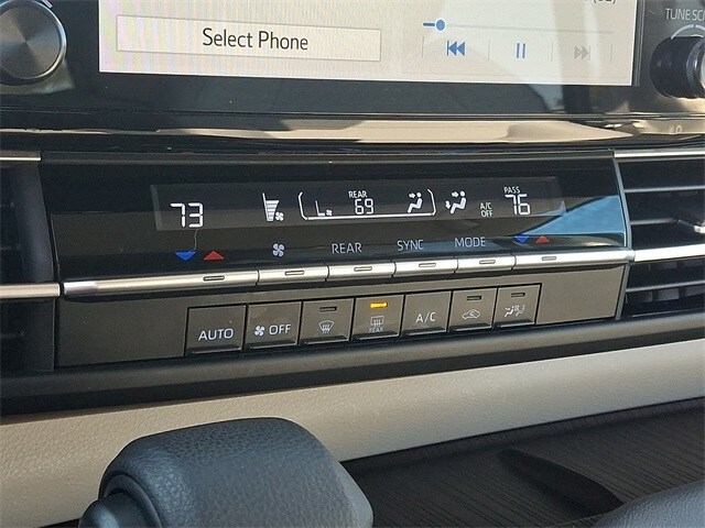 Thumbnail: 2021 Toyota Sienna - 16