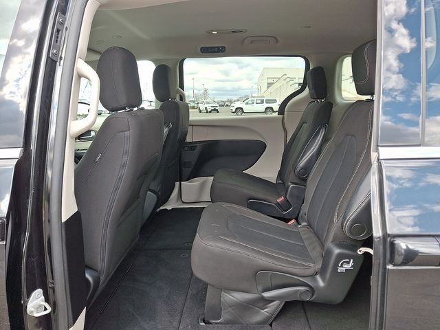 Thumbnail: 2023 Chrysler Voyager - 11