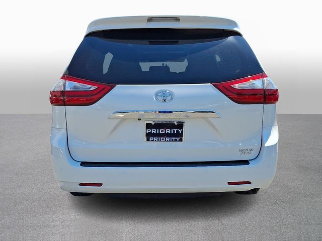 Thumbnail: 2017 Toyota Sienna - 5