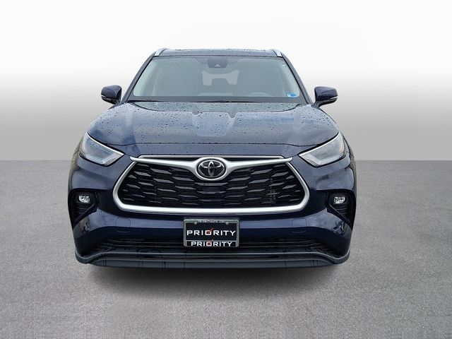 Thumbnail: 2024 Toyota Highlander - 3