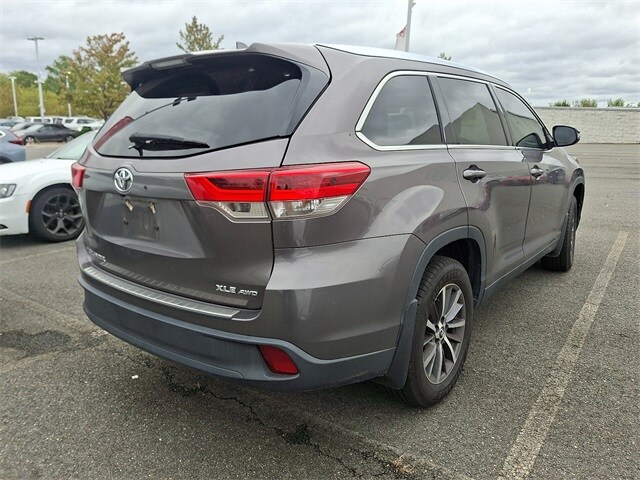 Thumbnail: 2019 Toyota Highlander - 8