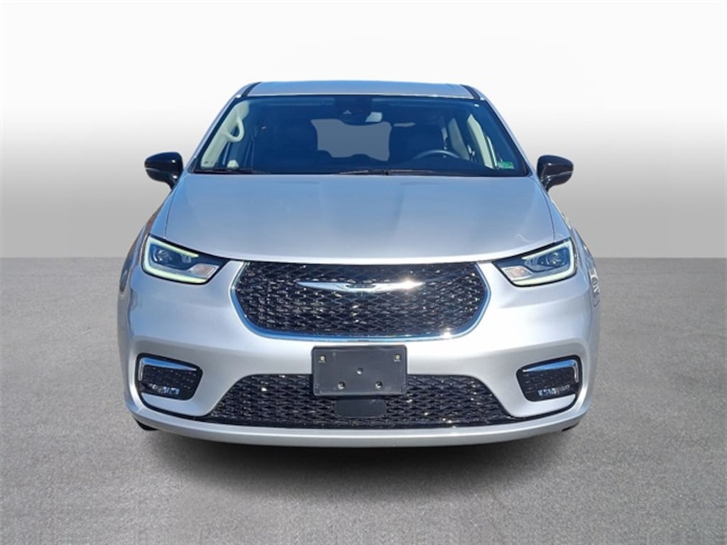 Used 2024 Chrysler Pacifica Touring L Minivan/Van