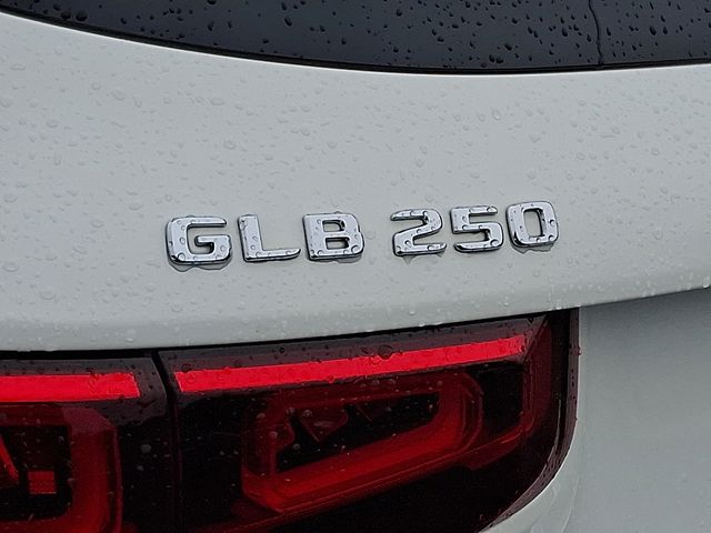 Thumbnail: 2021 Mercedes-Benz GLB - 34