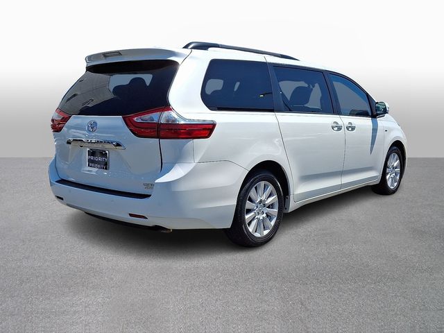 Thumbnail: 2017 Toyota Sienna - 4